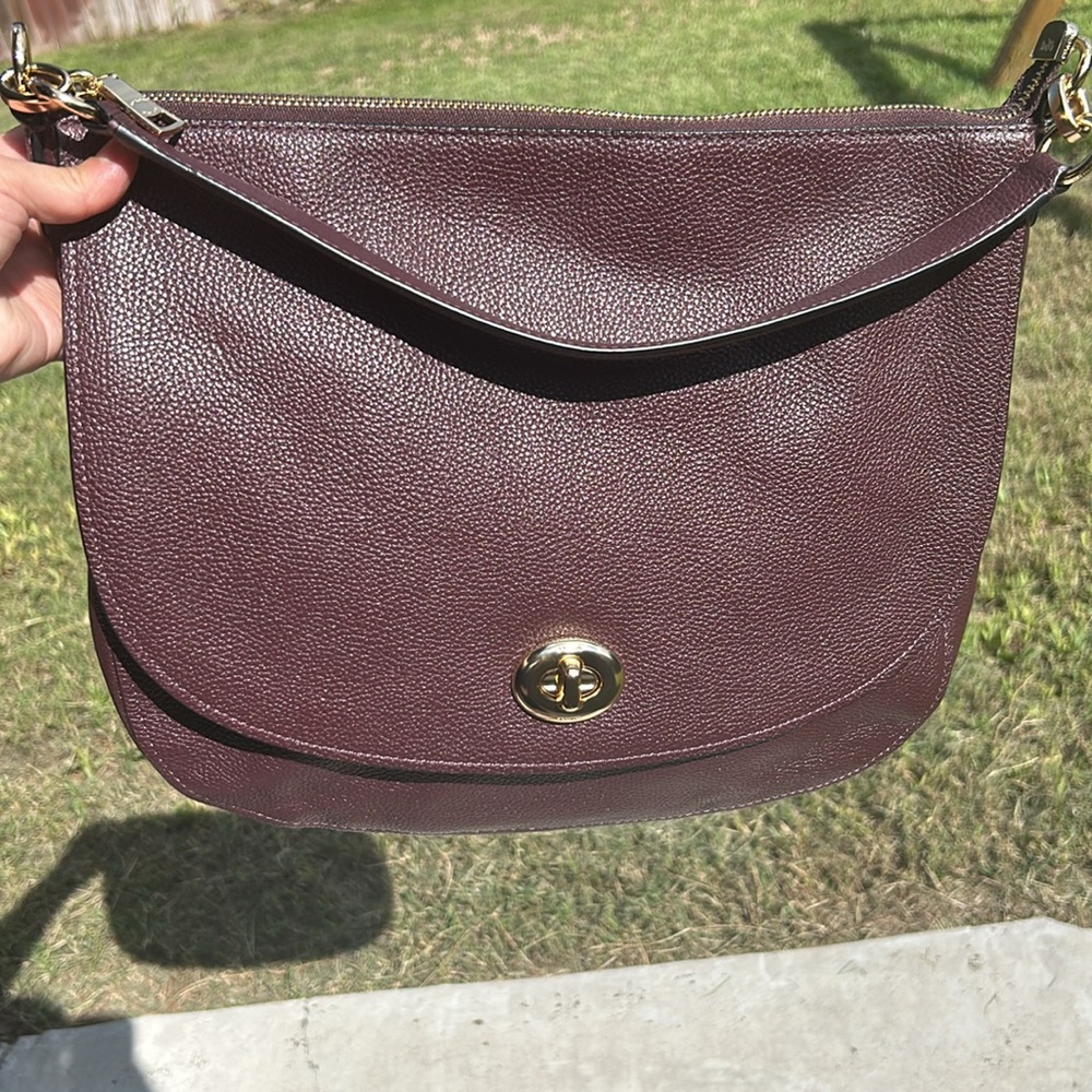 Coach Turnlock Hobo Pebble Leather Shoulder Bag Burgundy/Gold